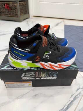 Skechers Boys’ Flex-Glow Bolt Light Up Sneakers New in Box Size 4